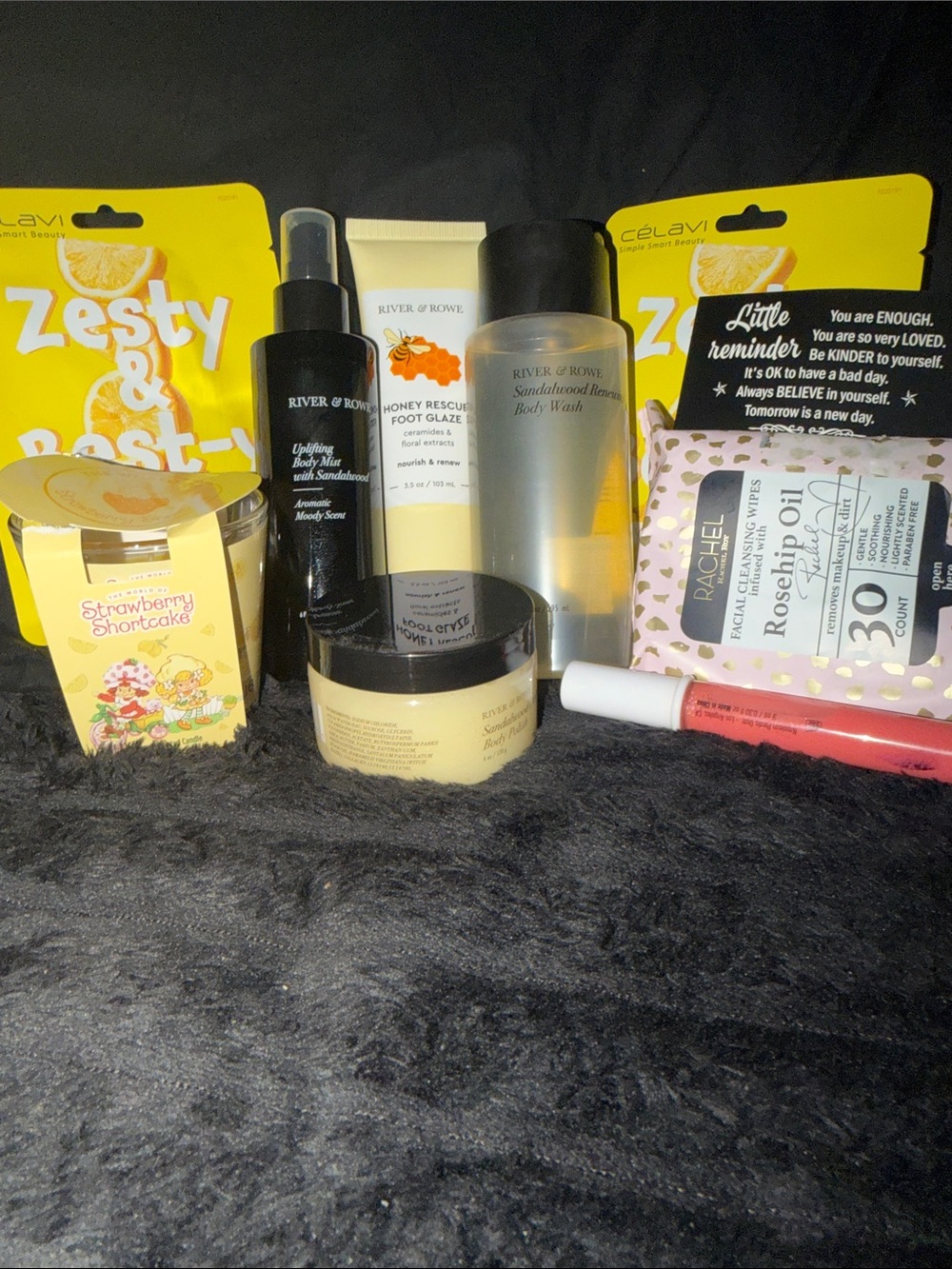 Sandalwood Body Wash & 13 Pc Care Set - MSRP: $95